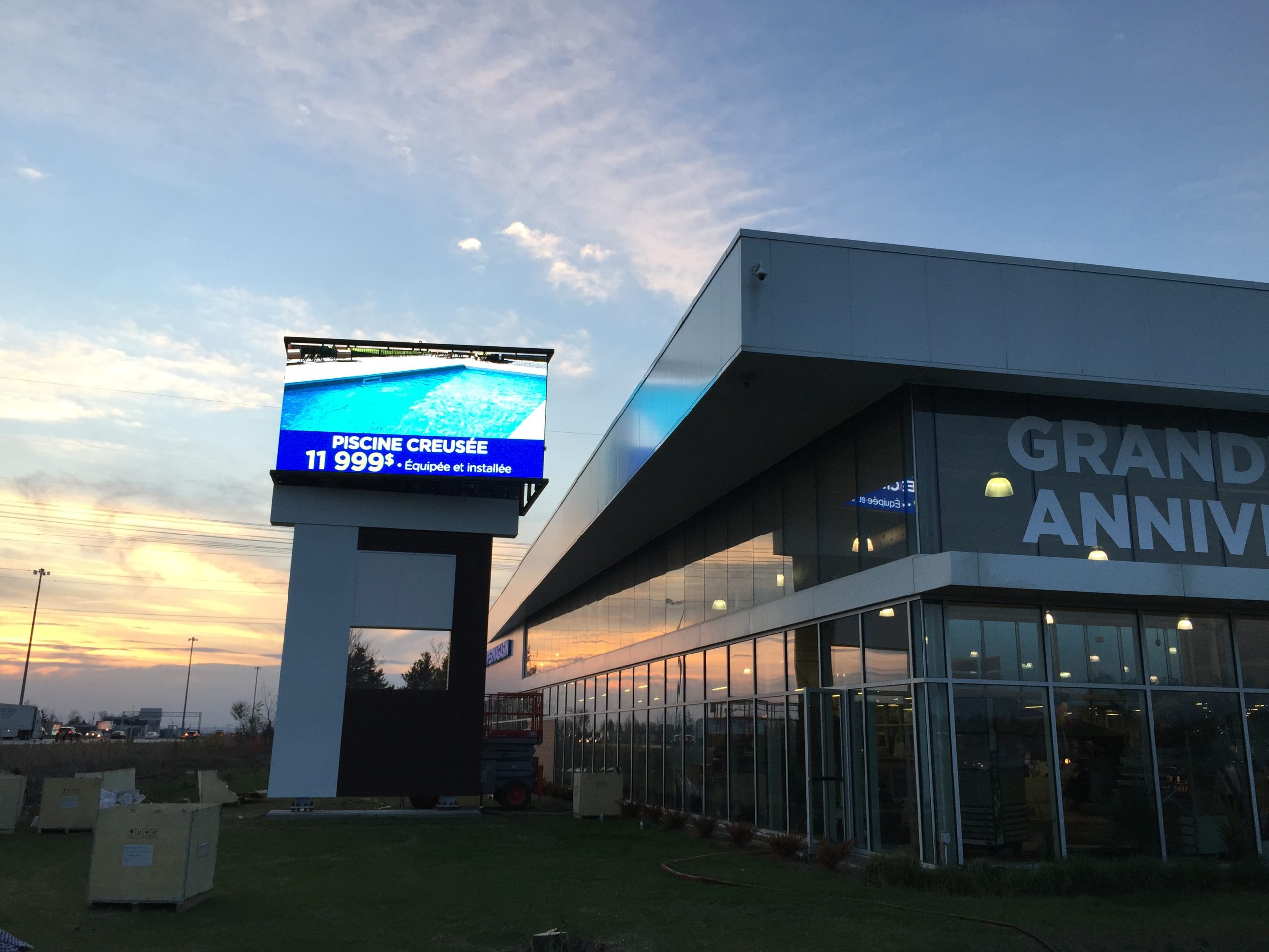 Outdoor front service LED display